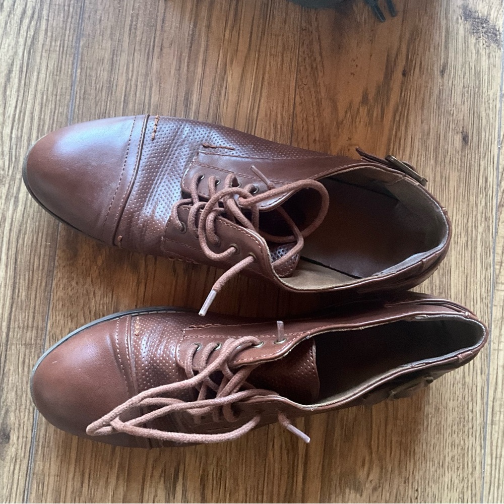 Men's Brown Leather Chukka Boots — Lace-Up Casual Dress Style